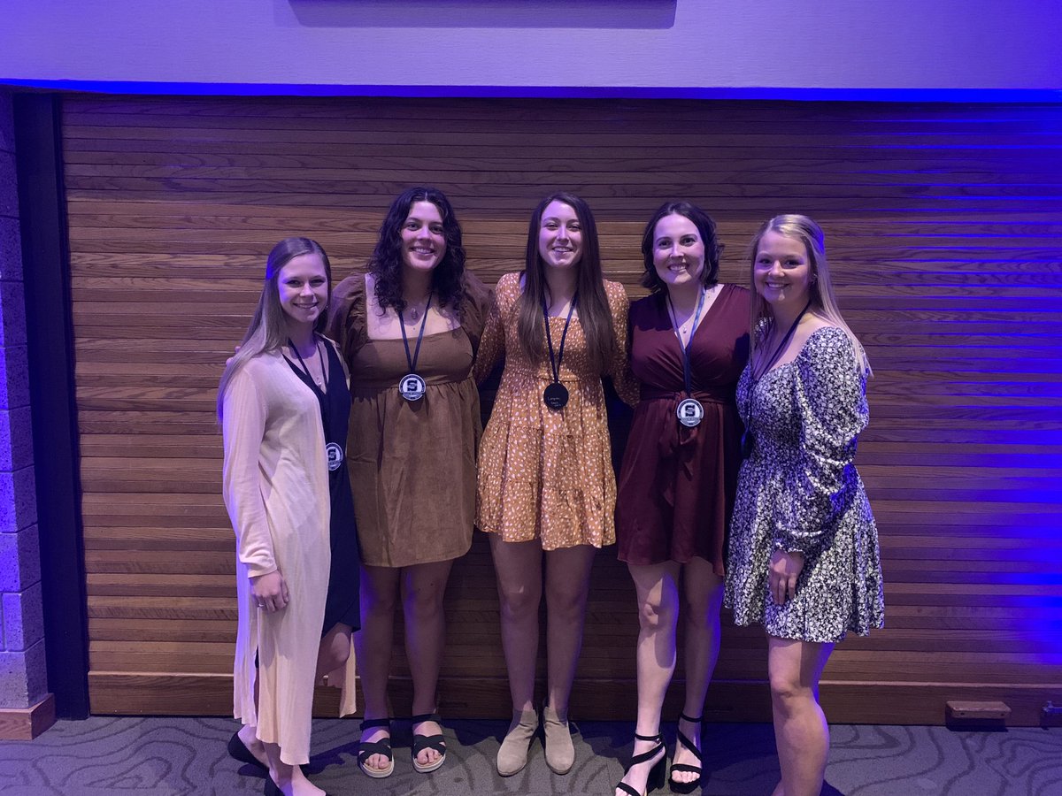uwstoutsoftball's tweet photo. What an amazing night! Congratulations to all of the Blue Devil Scholar Athletes and a special shout out to our 5 senior scholar athletes who have maintained a 3.5 GPA or above through all four years and set the standard for future #bdsb players! #StoutProud #RollDevs https://t.co/KAcBLgxW7e