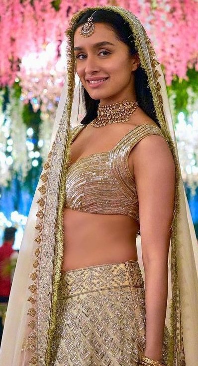 The bridal look by Shraddha Kapoor ❤️🔥❤️🔥😍😘
.
.
#shraddhakapoor #shraddhakapoorhot #shraddhakapoorlovers #shraddhakapoorsuperfans #shraddhakapoorsexy #shraddhrakapooredit #bridallook #bride #bollywoodfans #bollywoodactress