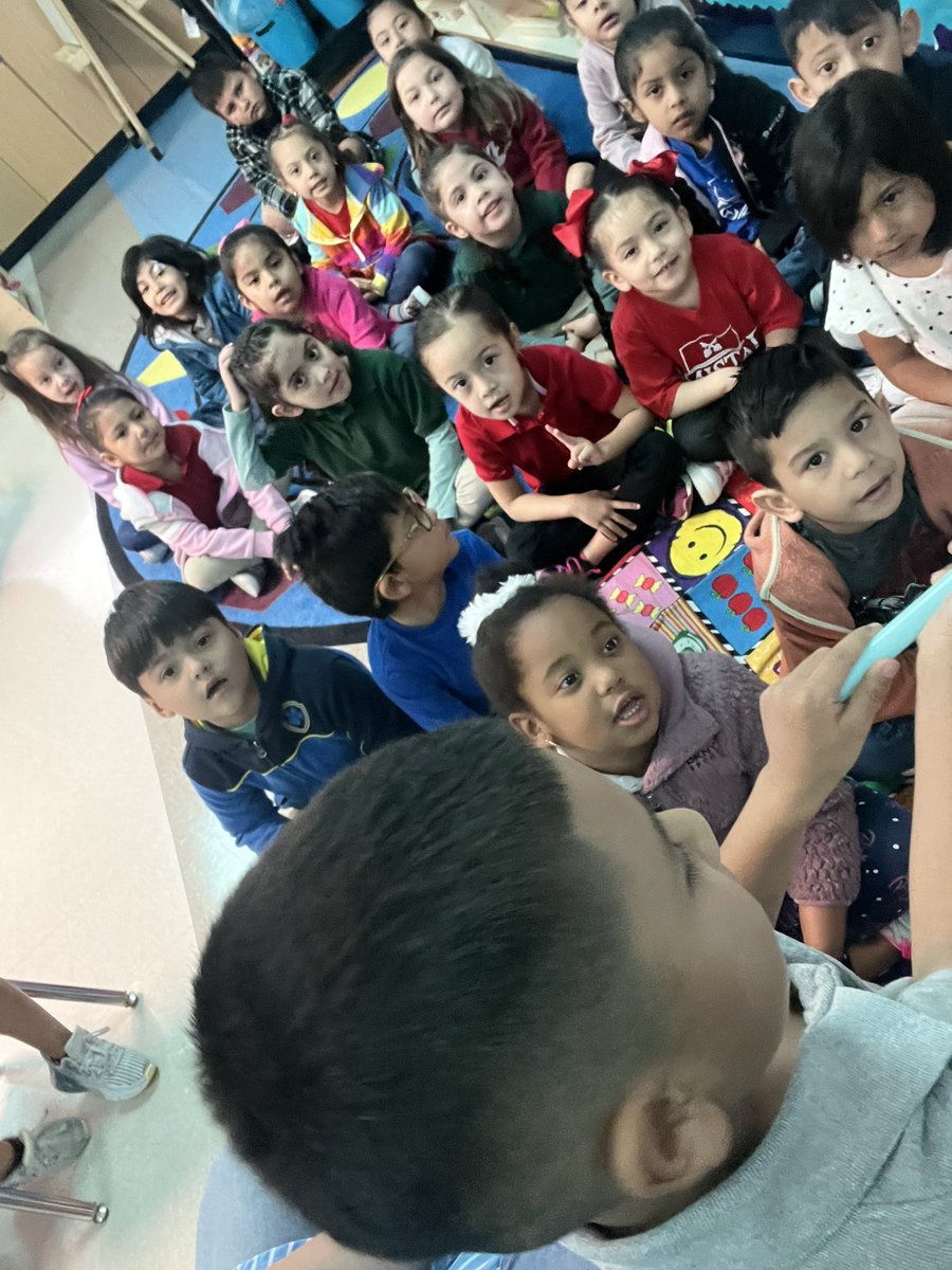 PrekSalazar1's tweet image. We can always learn from others, look at my PreK little teachers!  Building confidence is fundamental 💜 #rangeridernation @RangeElementary  @mesquiteisdtx