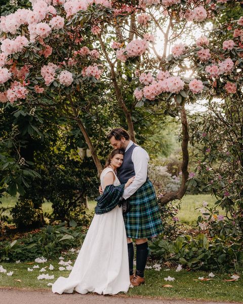 𝐌𝐀𝐂𝐍𝐄𝐈𝐋 𝐎𝐅 𝐁𝐀𝐑𝐑𝐀.

Hamish rocked his kilt in MacNeil of Barra Ancient for his wedding.

Congratulations and all the best, Hamish!

Getting married in 2023? Order your outfits now.

📸 sineadfirmanphotography.com 

#Kilts #Scotland #Edinburgh #Wedding #ScottishWedding