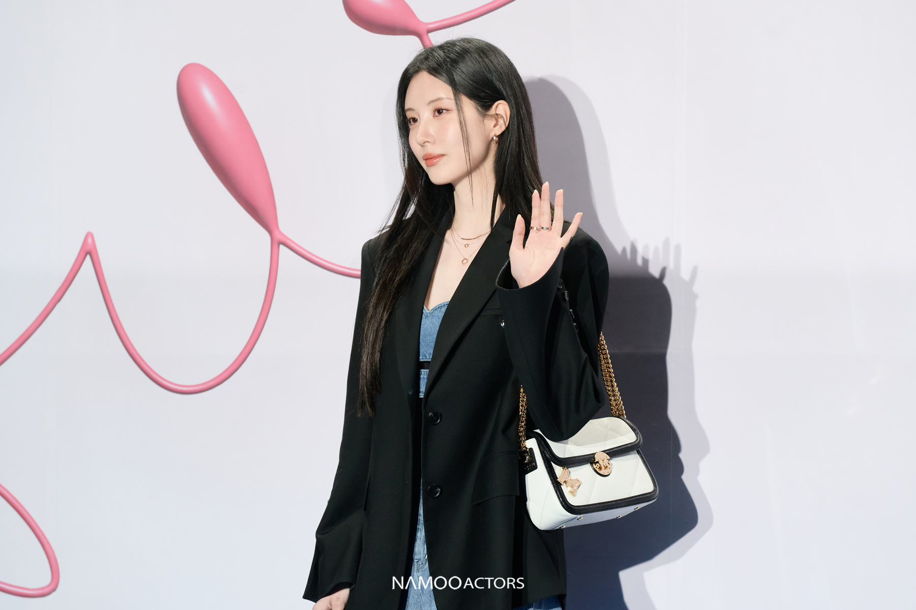 FsWws9WaUAAAHRZ?format=jpg&name=large