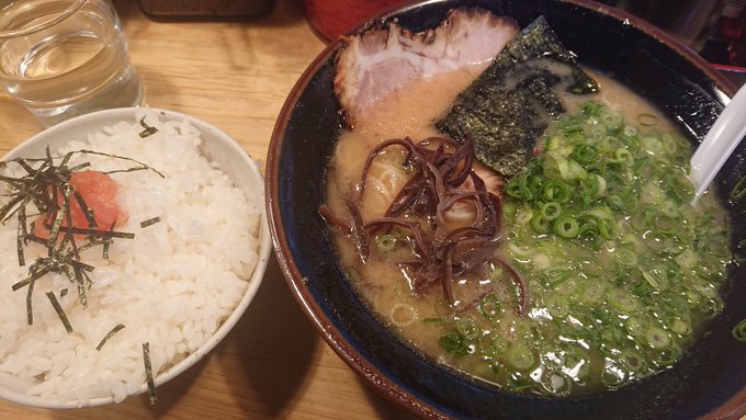 今回の勝負メシは九州一番さんで長浜ラーメン＆半ライスいつ食べても美味しいとんこつラーメン替え玉後は辛子高菜で味変して楽し