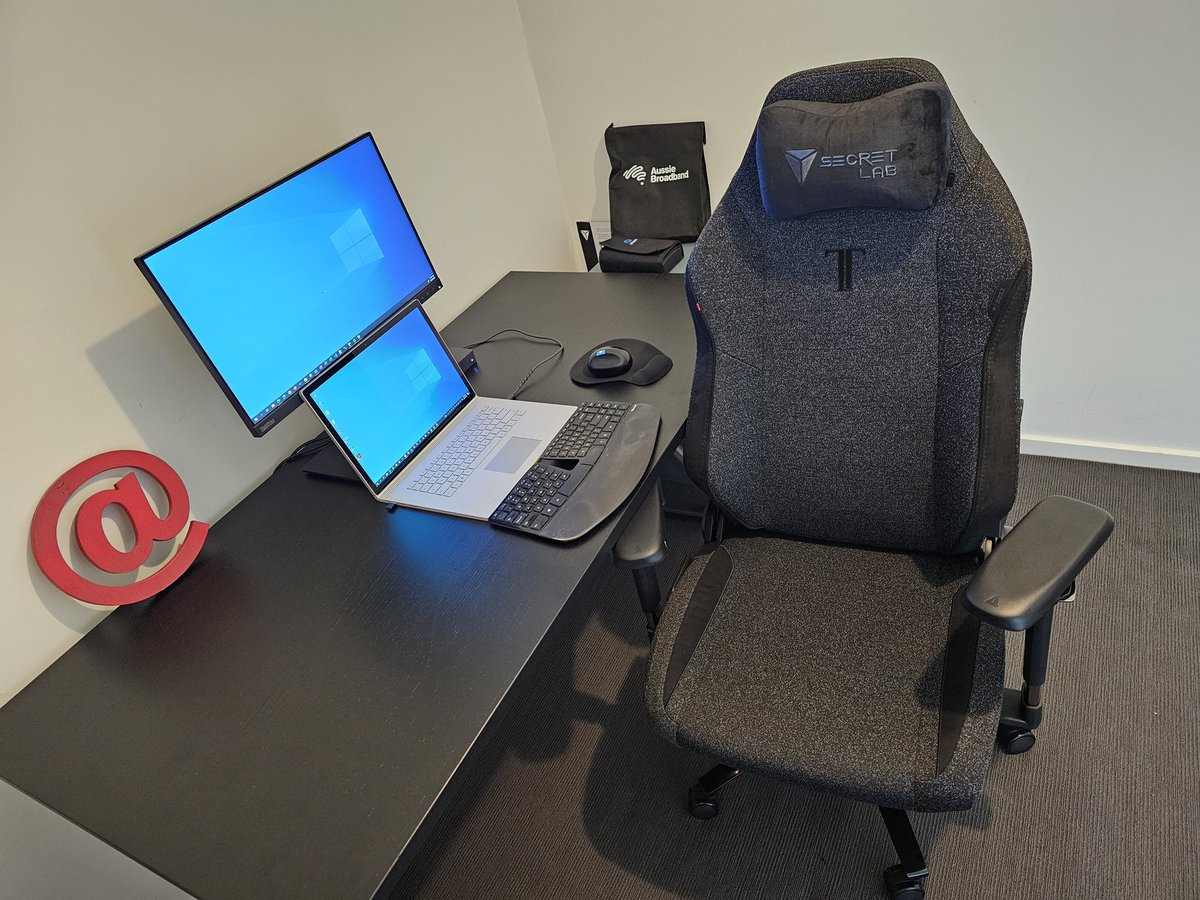 doncoque's tweet photo. I had to come to the land down under to finally get my 🍑 on a #Secretlab chair of my own.
Just assembled it this morning and can already feel the difference!

... My home set-up is beginning to take it's shape now. https://t.co/MbAfzYru3j