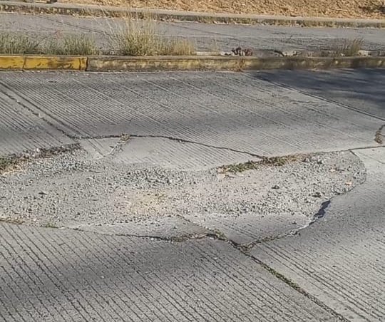 avsangabrielnva's tweet photo. En la avenida San Gabriel de la Urbanización Nueva Casarapa, Guarenas esta llena de huecos... esta q se traga los vehículos. 
@HectoRodriguez @Freddy_Rod13 @alcaldiadeplaza @MueveteCasarapa @Asocasarapa @procasarapa https://t.co/kypt1xlR25