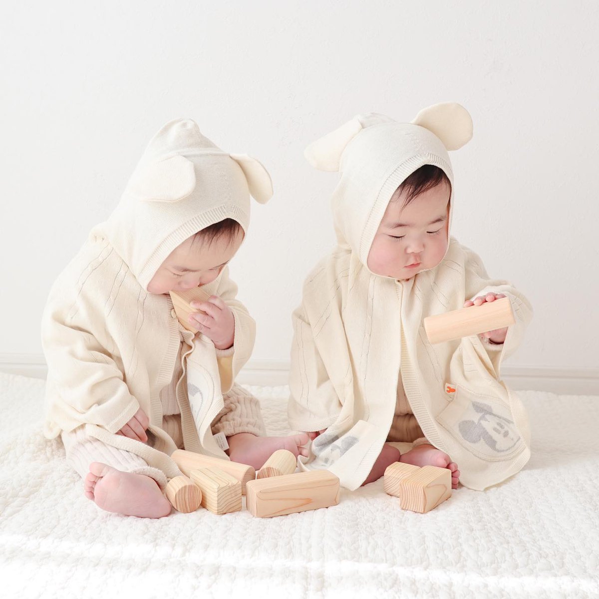 takaiknit_'s tweet photo. \出産祝い・プレゼントに/

オーガニックコットン100%のフード付きポンチョ。
優しい色合いとミッキーマウスの絵柄がかわいく、
出産祝いにおすすめです。
フードにミッキーマウスの耳が付いて
いるのもポイントです！

Ambassador : @puku.puku_chan 
thank you♡ https://t.co/GhDHP12Xlq