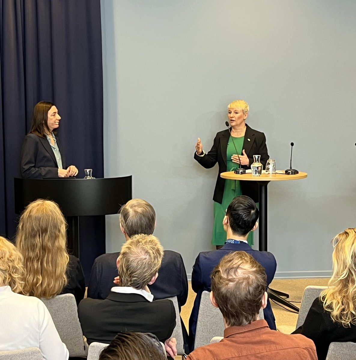 Äldre- och socialförsäkringsminister <a href="/AnnaTenje/">Anna Tenje</a> ”SNS-rapporten är ett viktigt bidrag till utvecklingen av den svenska äldreomsorgen. Jag delar i princip alla slutsatser i rapporten.” 

Seminariet går att se i efterhand i SNS play #snskunskap