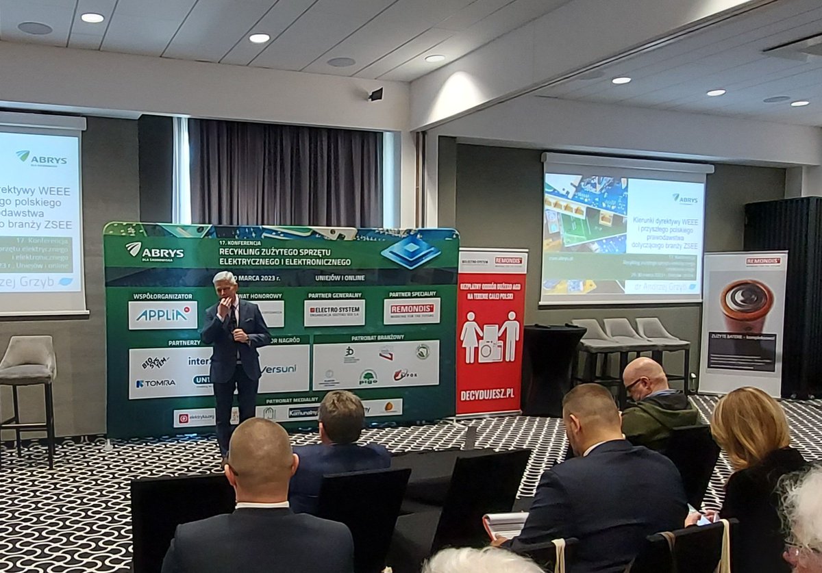 applia_pl's tweet photo. -System elektroodpadowy w Polsce powinien być transparentny, mówił poseł @GrzybAndrzej otwierając 17. Konferencję recyklingu elektroodpadów #ZSEE #WEEE https://t.co/3V5un9um41