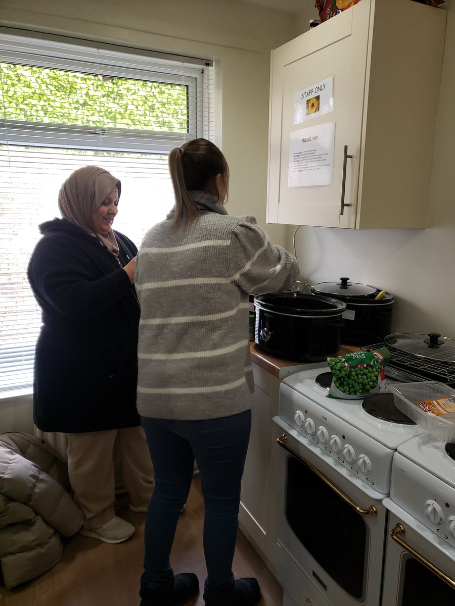 These ladies have completed a four week slow cooker course and now get to take the slow cooker home!  Slow cookers use very little energy and are a great way to cook a nutritious meal.
 <a href="/CHEFFnewcastle/">C.H.E.F.F</a> <a href="/INEOS/">INEOS</a>
#energysaving