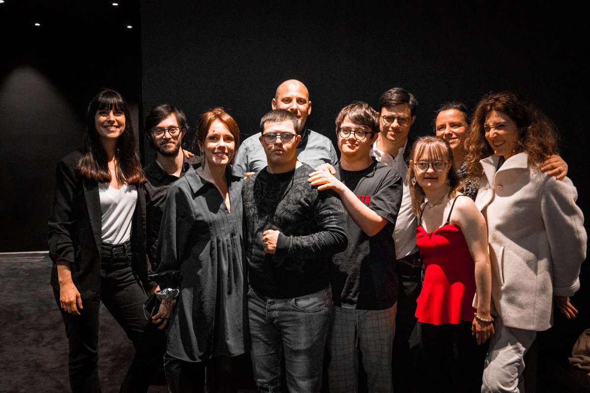 restoLeReflet's tweet photo. Plus qu'une journée pour visionner le superbe documentaire "La Brigade Extraordinaire" écrit et réalisé par @AureliaBloch sur @gulli sur notre brigade de Paris💚
👉🏻 https://t.co/c2AgXxOIa4 
#handicap #trisomie21 #extraordinaire https://t.co/FBMK6xtHMi