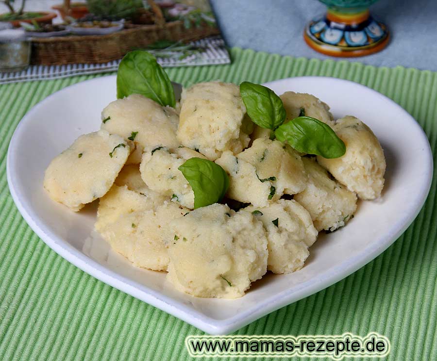 MamasRezepteWeb's tweet photo. Neues auf Mamas Rezepte: Basilikum Grießklößchen - https://t.co/gXZW5O1KvS https://t.co/yu5zJqOicn