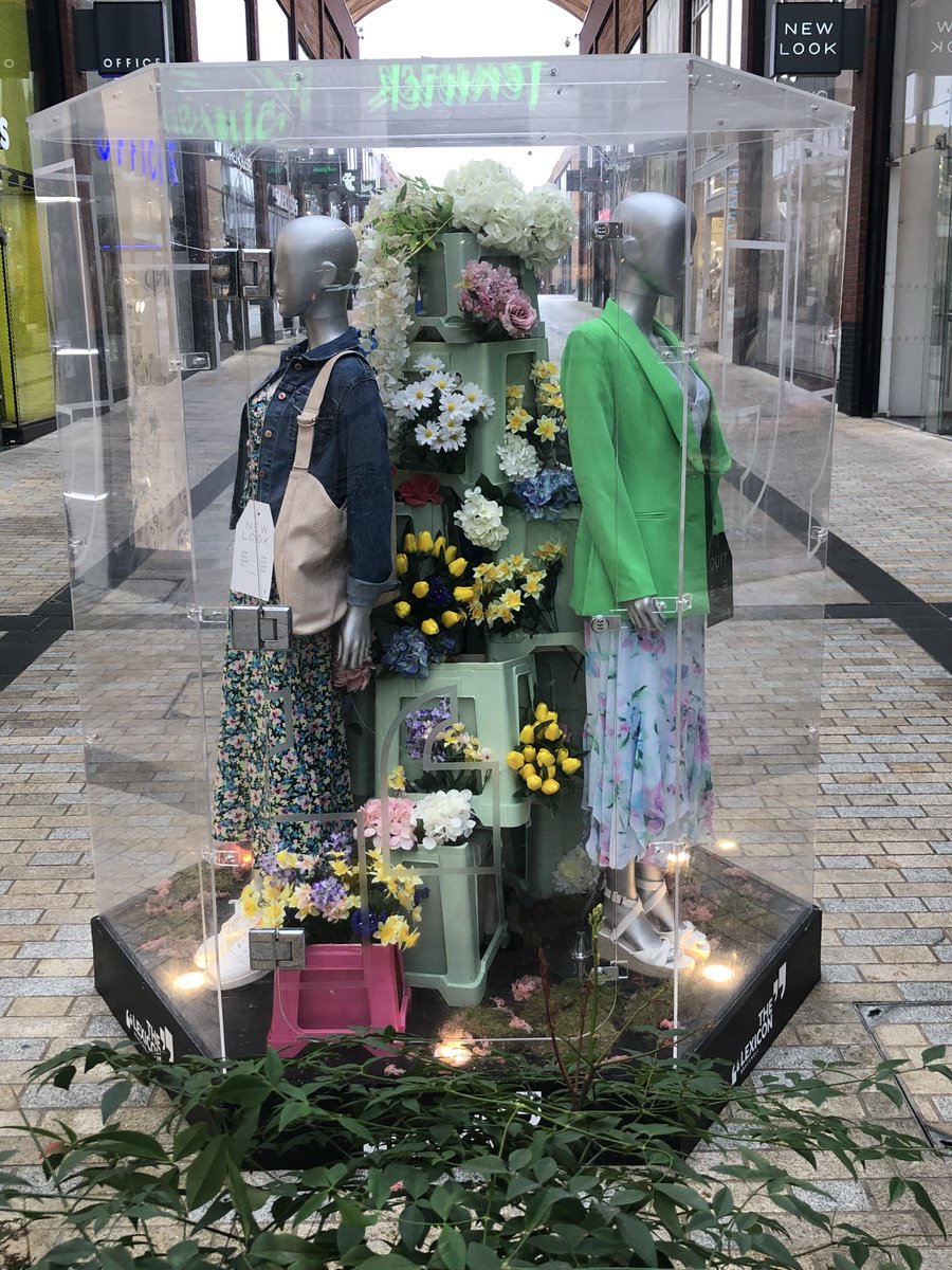 listalbot's tweet photo. All change in the Fashion Pod last weekend.
Time to bring Spring into The Lexicon shopping centre with these gorgeous colours that you'll be seeing so much of this season.
#personalstylist #styleexpert #fashionpod #thepocketstylist https://t.co/kntHFs2aWb