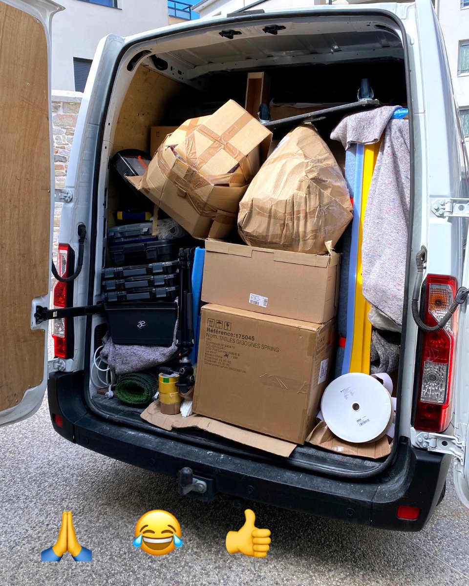 desDesigners's tweet photo. Full, camion chargé à bloque 😅, en route pour le montage de la nouvelle animation
📷 { Take a Selfie } 📷 pour la Foire de Lyon
#selfie #selfies #instagramers #artistsoninstagram @desDesigners https://t.co/DFBkpthyNU