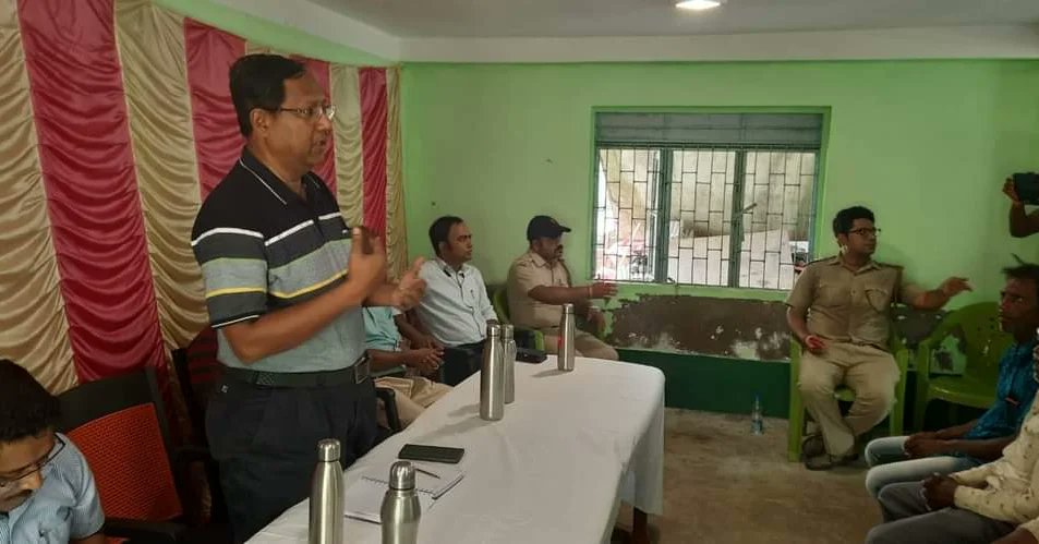 ForestDeptWB's tweet photo. A coordination meeting arranged by STR

To read more:https://t.co/5w3q61lCml
.
.
.
.

#sundarbantigerreserve #meeting #ForestDepartment #WestBengal #westbengalforestdepartment #governmentofwestbengal #jfmc #forestactivites https://t.co/QzEkXQZOJj