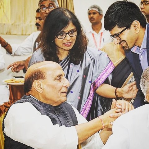 hardikbv's tweet photo. It was privilege to meet Shri @rajnathsingh Ji, Honorable Minister of Defence, Government of India. 

Minister was a professor by occupation. This is evident from his audience connect and oratory skills. https://t.co/ejhHgy1TYV