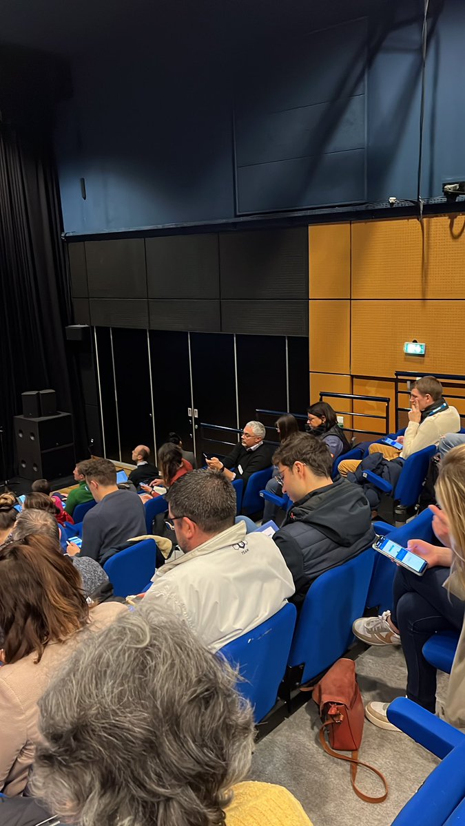 Rgwenn1's tweet photo. Rencontres régionales du #Réemploi à saint Martin des champs organisé par le #SYMEED29 et la #Cress #bretagneindepandante 

Quelles obligations, opportunités et stratégies de développement du réemploi avec les filières REP ? Près de 130 personnes présentes à cette rencontre ! https://t.co/vq1v0PT8Qd