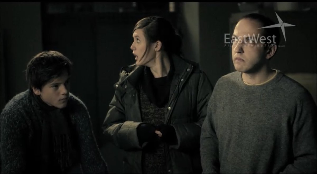 AngusKohm's tweet photo. Rammbock: Berlin Undead (2010) by #MarvinKren
w/#MichaelFuith #EmilyCox

A man visits his ex-girlfriend as a virus starts spreading across the city, turning people into mindless homicidal maniacs.

“You can run, but you can't hide.”

#Horror #Zombies #TrashOrTerrorTuesday https://t.co/XbB3ZYa9NV