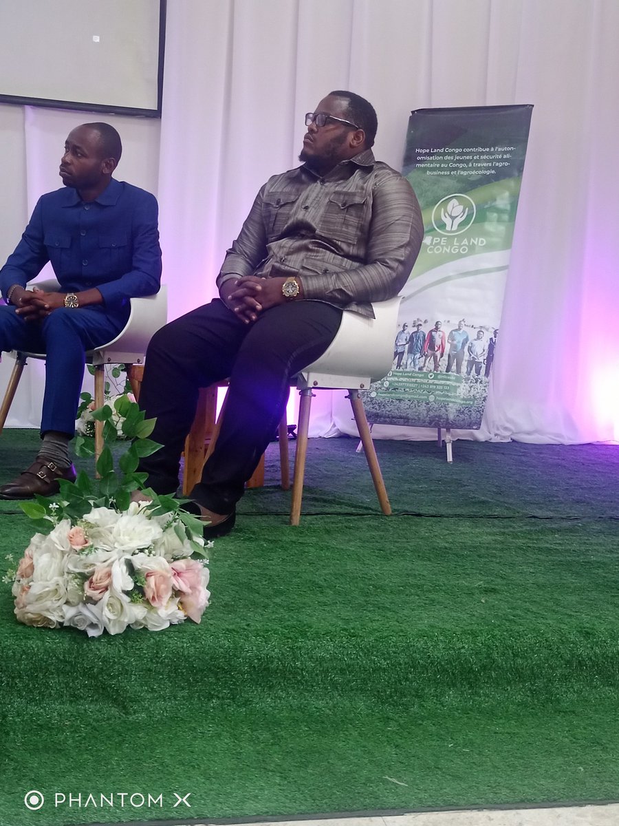 ElieNkumbi29's tweet photo. La RDC, pays solution pour la préservation de l'environnement, est condamnée à développer un système militaire et sécuritaire fortement dissuasif en vue de garantir la paix indispensable pour la conservation des écosystèmes

Heureux d'intervenir au forum des jeunes écocitoyens https://t.co/d4GMGtJHRd