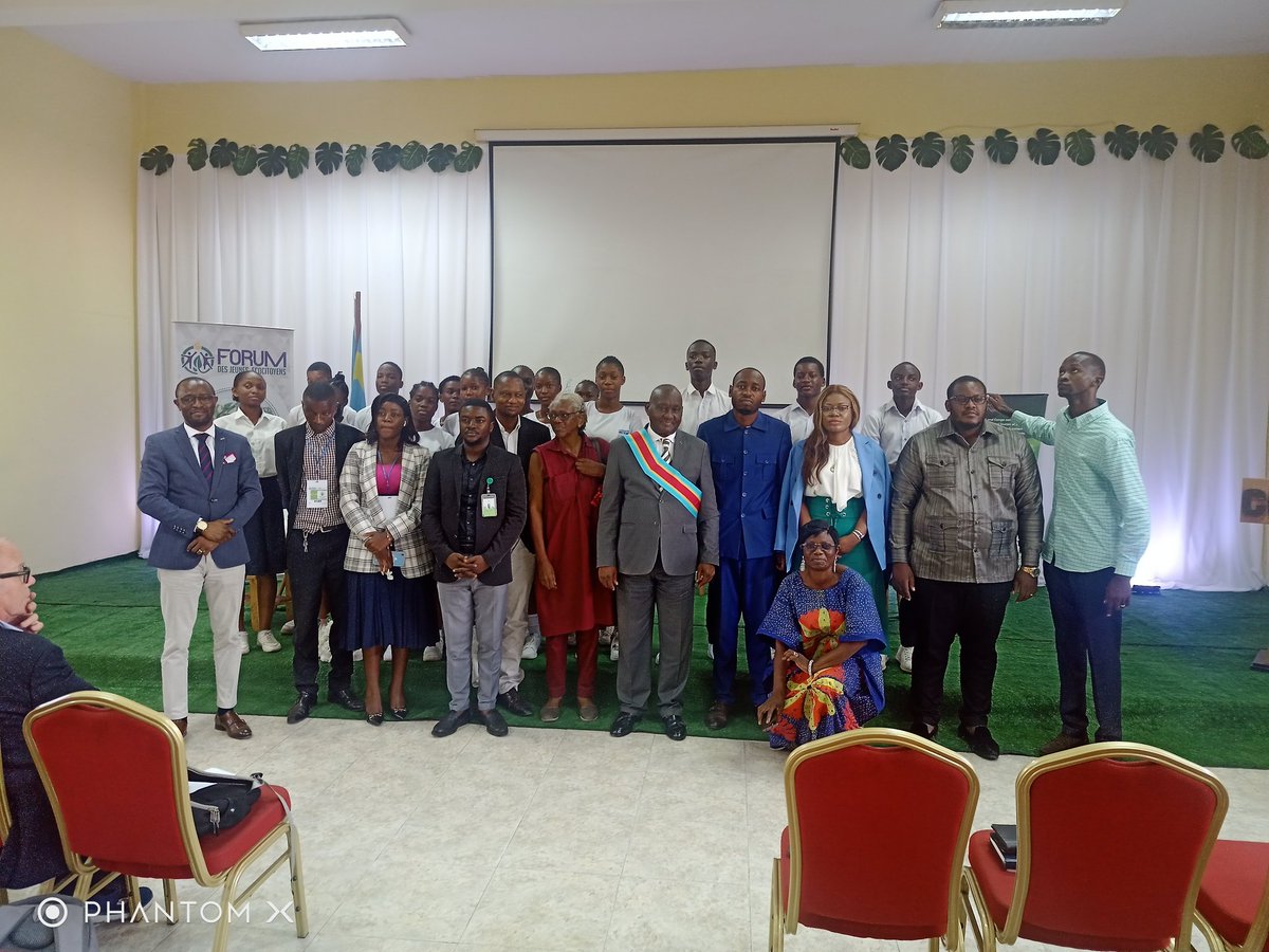 ElieNkumbi29's tweet photo. La RDC, pays solution pour la préservation de l'environnement, est condamnée à développer un système militaire et sécuritaire fortement dissuasif en vue de garantir la paix indispensable pour la conservation des écosystèmes

Heureux d'intervenir au forum des jeunes écocitoyens https://t.co/d4GMGtJHRd