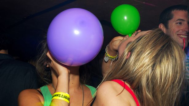 TweeterReynolds's tweet image. Where #nitrousoxide is contained in a balloon, the person holding it is in possession of the gas.  But it will ‘evaporate’ once the gas is released – which may pose some challenging issues of enforcement. Elegantly reveals the stupidity of UK #drugspolicy rudifortson4law.co.uk/2023/03