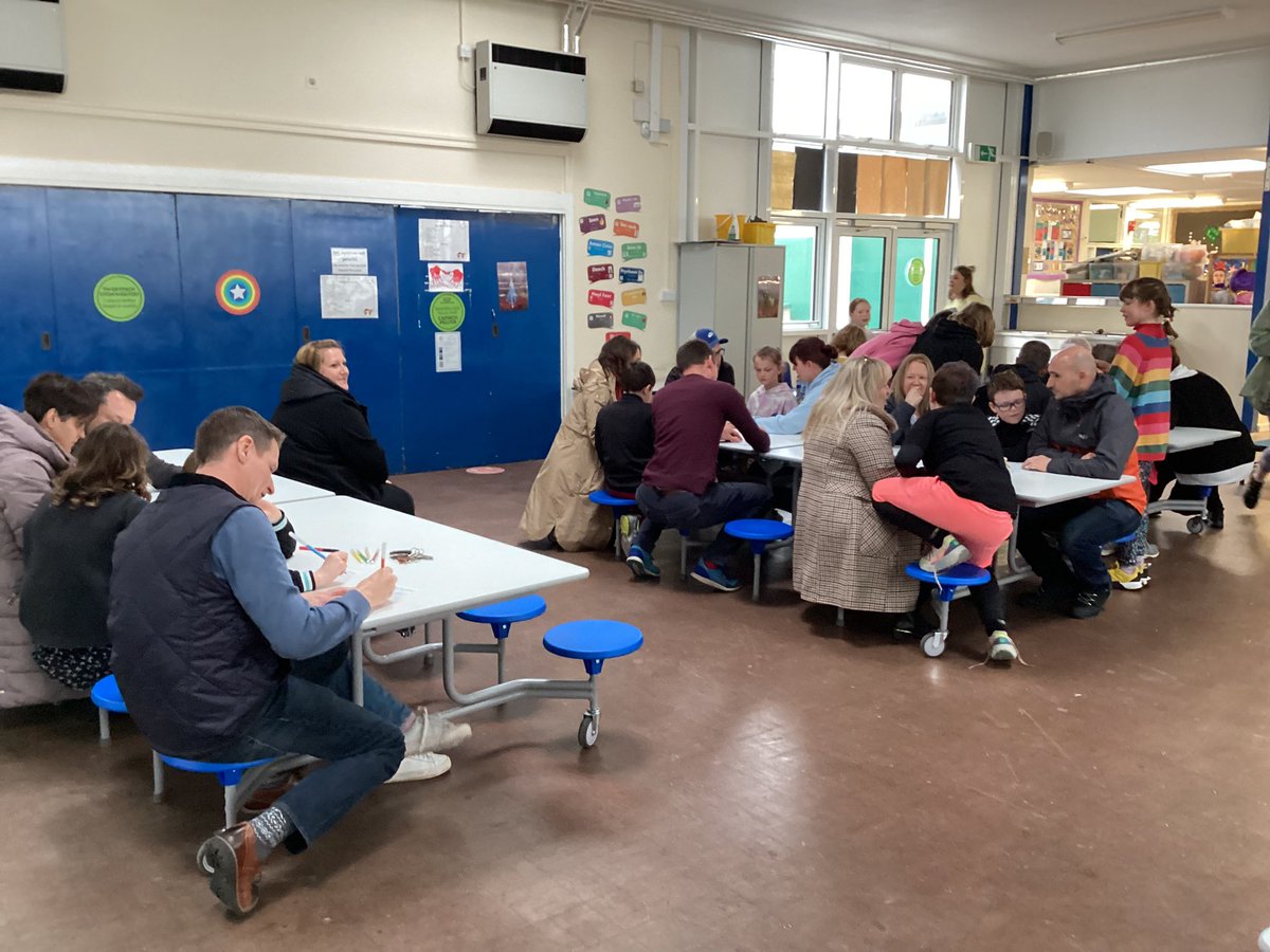 Ysgolyffin's tweet photo. Diolch i bawb am wisgo'n lliwgar a chymryd rhan yn y dathliadau ar gyfer #AutismAwarenessMonth yn ystod ein prynhawn agored 🌻

#dosbarthbranwen

@NASCymru @AutismWales https://t.co/qh7LZE9CnK