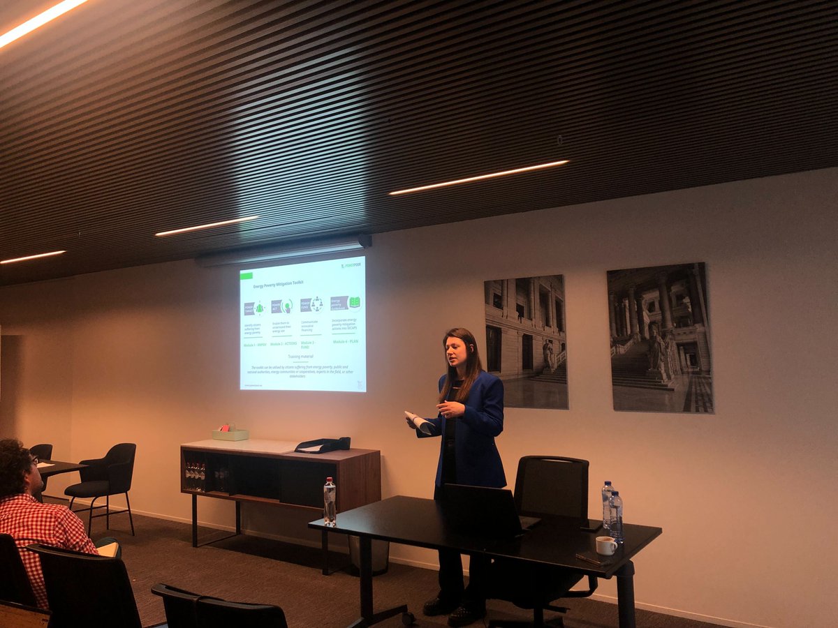POWERPOOR_EU's tweet photo. #POWERPOOR coordinator is presenting the project's main tools and results. 

Tools to measure #energypoverty, a guidebook that advises on mitigation actions for municipalities, or the network of Energy Supporters and Mentors, we are trying to find the best alleviation solutions. https://t.co/2tFV6d41wL