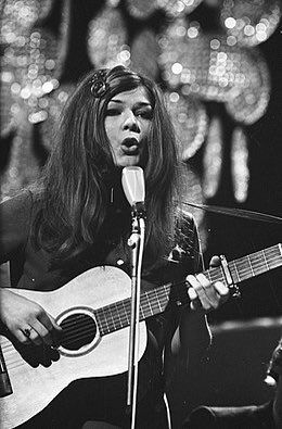 Het is 29 maart! 54 jaar geleden werd ik wakker in Madrid, ik ging meedoen aan het Songfestival. Dat ik het ging winnen wist ik niet, ik vond het gewoon leuk om mee te doen. Net zo als vandaag ging ik eerst ontbijten.  Om 14.30 op @VillaVdb blik ik terug en kijk ik vooruit!