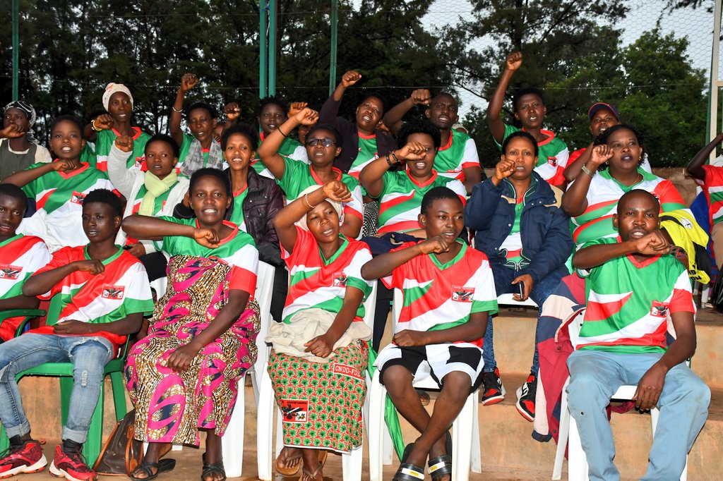 #Burundi: <a href="/CnddFdd/">CNDD-FDD</a> Secretary General <a href="/R_Ndikuriyo/">Ndikuriyo Révérien</a> met in the afternoon of Tuesday March 28, 2023, the mobilizers of all the neighborhoods of the urban zone of ​​<a href="/Gitega/">Province Gitega</a> trained on the ideology of the party. He called on them to be good #Leaders in #society.