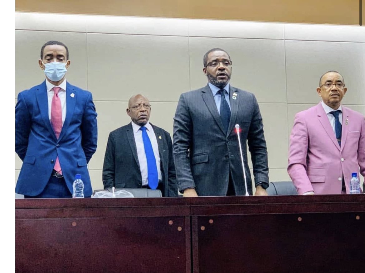 Link Noticia ⤵️ reunión del Ministro <a href="/GabrielObiang/">Gabriel Mbaga Obiang Lima</a> con el personal.  #Andge 

andge.org/el-ministro-de…