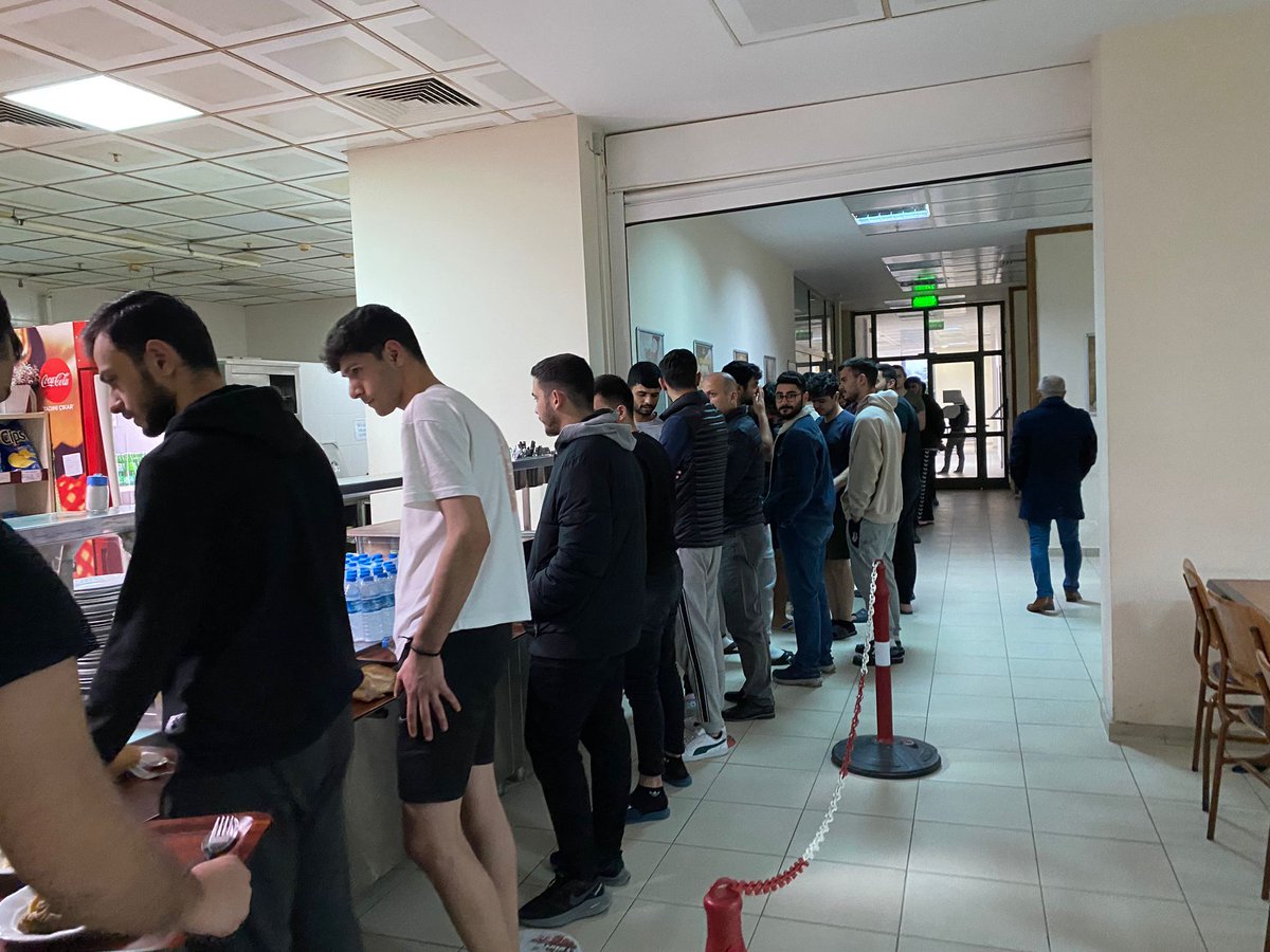 Gençlik ve Spor Bakanlığı Müsteşar Yardımcısı İbrahim Özekinci, Samsun Gençlik ve Spor İl Müdürümüz Feyzullah Dereci ile birlikte, Münevver Ayaşlı Kız Öğrenci Yurdunda düzenlenen iftar programında ⬇️