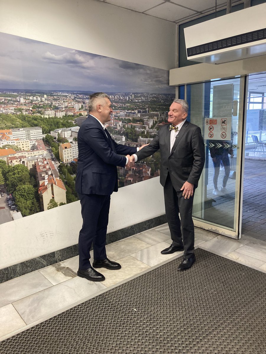 Primátor <a href="/Svoboda_Slavek/">Bohuslav Svoboda, primátor hl. m. Prahy</a> odstartoval svou primátorskou vizitu u nás na desítce! <a href="/KoaliceSpoluPha/">SPOLU pro Prahu</a>