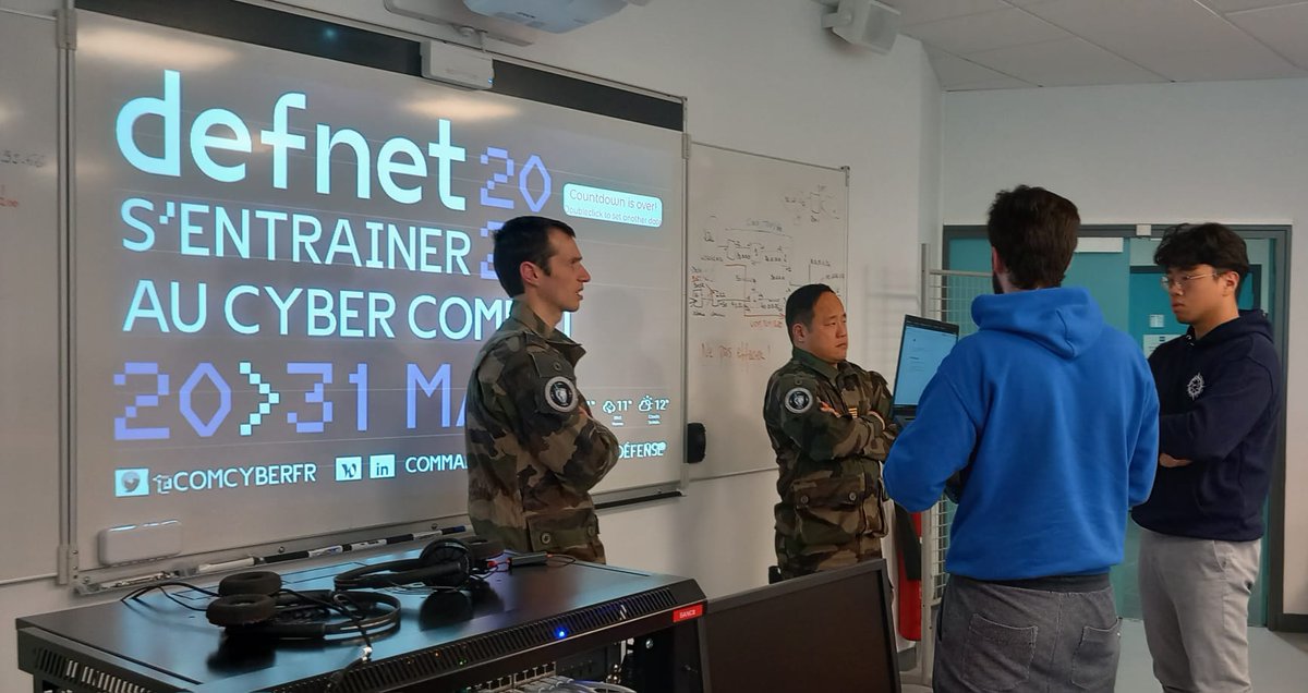 ReserveComcyber's tweet photo. Des étudiants et étudiantes, encadrés par des #réservistes opérationnels du @ComcyberFR , participent à l’exercice de cyberdéfense #DEFNET2023. Chaque jour, dans 2 écoles, ces #cybercombattants apprennent aussi à gérer une #crise cyber. #FiersDeNosRéservistes https://t.co/9GhcVQ1W7Z