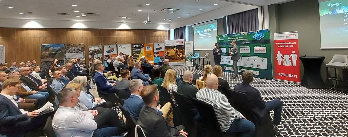 applia_pl's tweet photo. -Spotykamy się wspólnie, aby porozmawiać o wyzwaniach branży elektrorecyklingu oraz o możliwych zmianach prawnych, mówił na otwarciu 17.Konferencji zużytego sprzętu. #applia jest współorganizatorem wydarzenia https://t.co/UzxabWIIi9