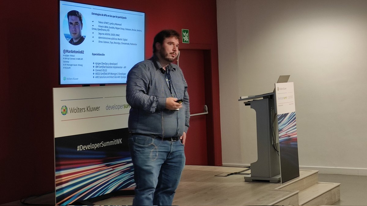 WKa3Software's tweet photo. 🗣️ @MarAntonio82: El 83 por ciento de todo el tráfico de internet funciona a través de tecnología basada en API.@APIAddicts
#DeveloperSummitWK https://t.co/nRiOt7ywnk