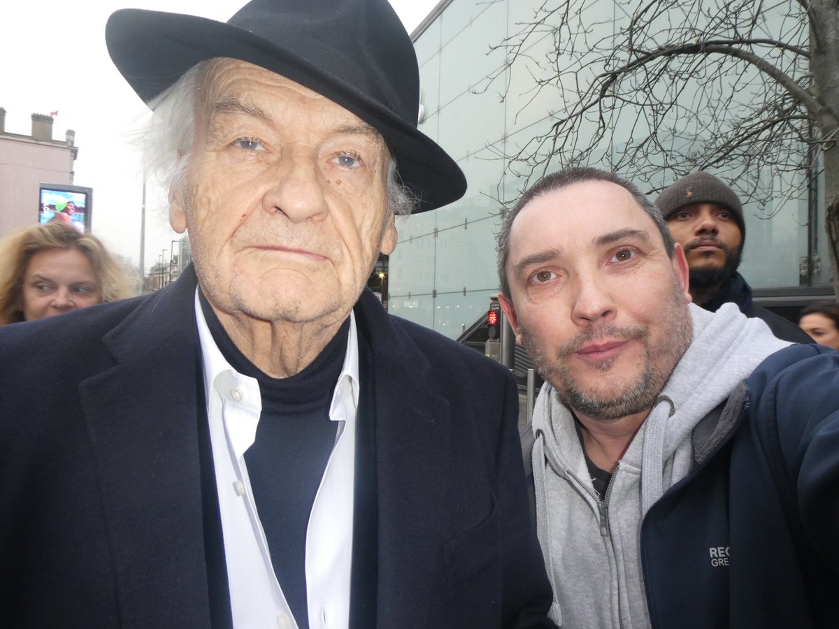 OlechFilmLover's tweet photo. Dziękuję #JerzySkolimowski za wspólne zdjęcie. 
@BFI #london #film #oscars https://t.co/bkcV2k9sAg