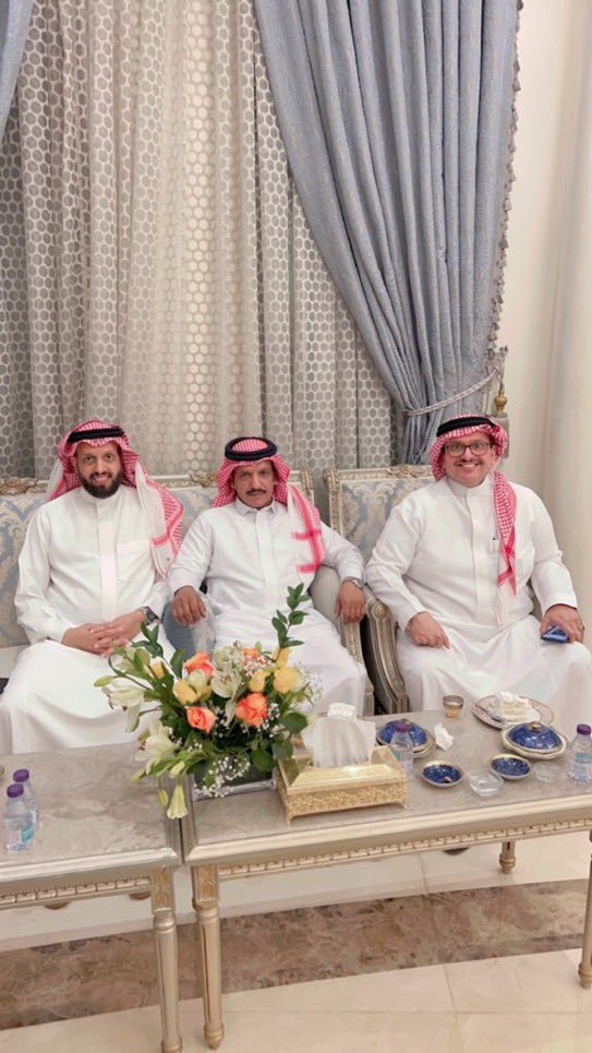 BenDegaither's tweet image. نبارك لكم ونشارككم افراحكم
 @binodaah_  
@NAIF00LAW 
 في حفل تخرج الملازم محمد بن نايف ابن عوده من كلية الملك فيصل الجويه برتبة ملازم متمنين لهُ دوام التوفيق والنجاح  ومنها إلى اعلى الرتب ان شاءالله