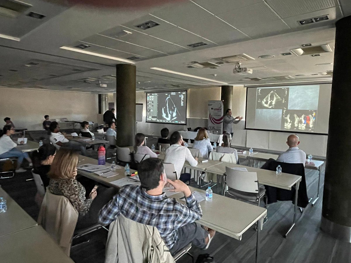 SIEC_ecografia's tweet photo. Os compartimos las fotos del curso de ecografía impartido por los Dres. @MyEmergencyMed y @AlgadoJose. Esta formación para iniciarse en ecografía cardíaca se realizó gracias al patrocinio de @DaiichiSankyoES  y la colaboración de @PhilipsHealth. #Ecografía #formacioncontinuada https://t.co/uDZK7YqApr