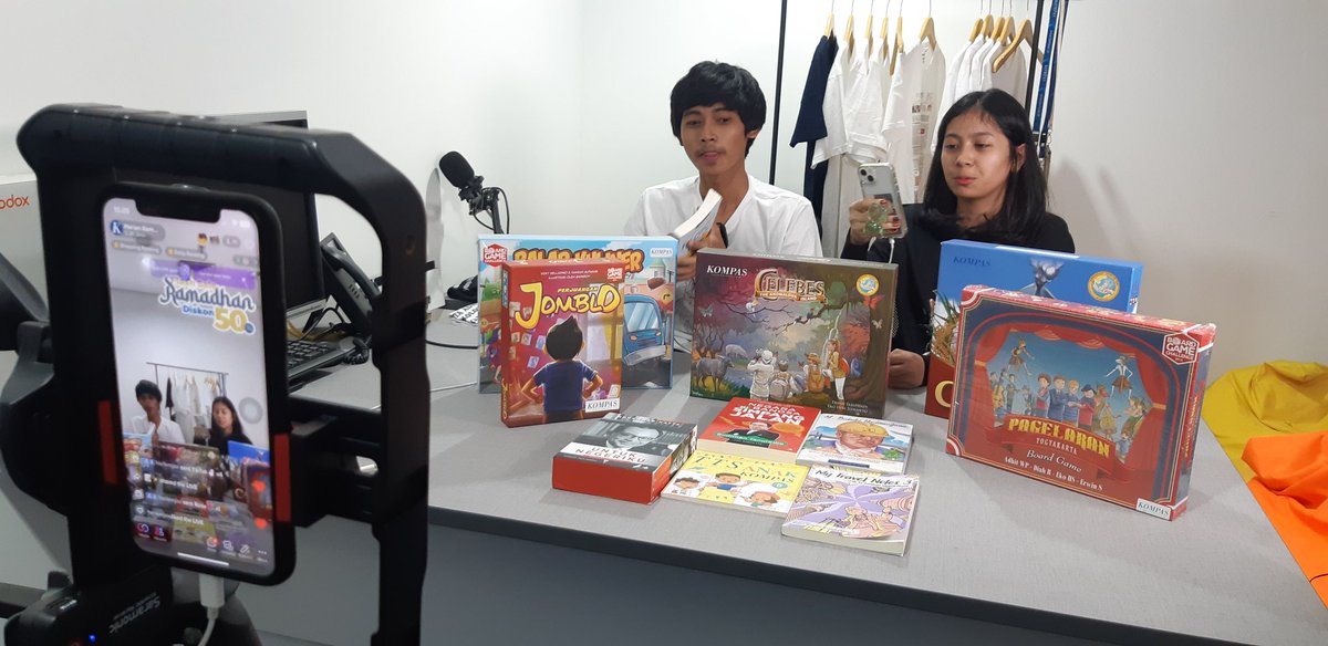 Mari bergabung dalam live TikTok harian Kompas. Beragam buku, merchandise, hingga boardgame ditawarkan dan dijual di sana. Ada promo spesial 30% + Flash Sale 50%

vt.tiktok.com/ZS8gqhJfj/

#AdadiKompas