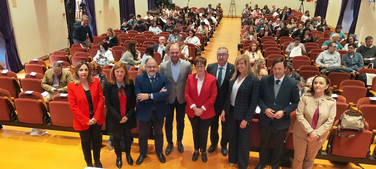 t_socialcordoba's tweet photo. Queda inaugurado el II #ForoTSC de Economía Social el #Cordobaesp
Rosa Posadas, coordinadora del proyecto #territoriosocialcordoba da paso a:
🔹 Miguel Ruz
🔹 Paqui Carmona
🔹 Antonio Arenas
¡Bienvenidos/as a la cuna de la #economiasocial en Córdoba! https://t.co/Ttc6GSV9Q9