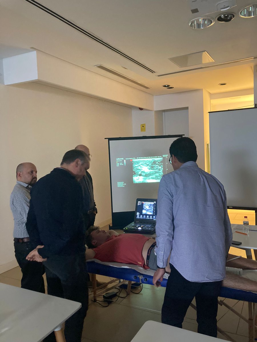 SIEC_ecografia's tweet photo. Os compartimos fotos del curso de iniciación en ecografía cardiovascular impartido por el Dr. @AGarcia_Moreno.
Si estás interesado en formarte en ecografía, ¡no dudes en ver en nuestra web (https://t.co/eUFPs3rE4k) más cursos! | #Ecografía https://t.co/ttfSYuCKex