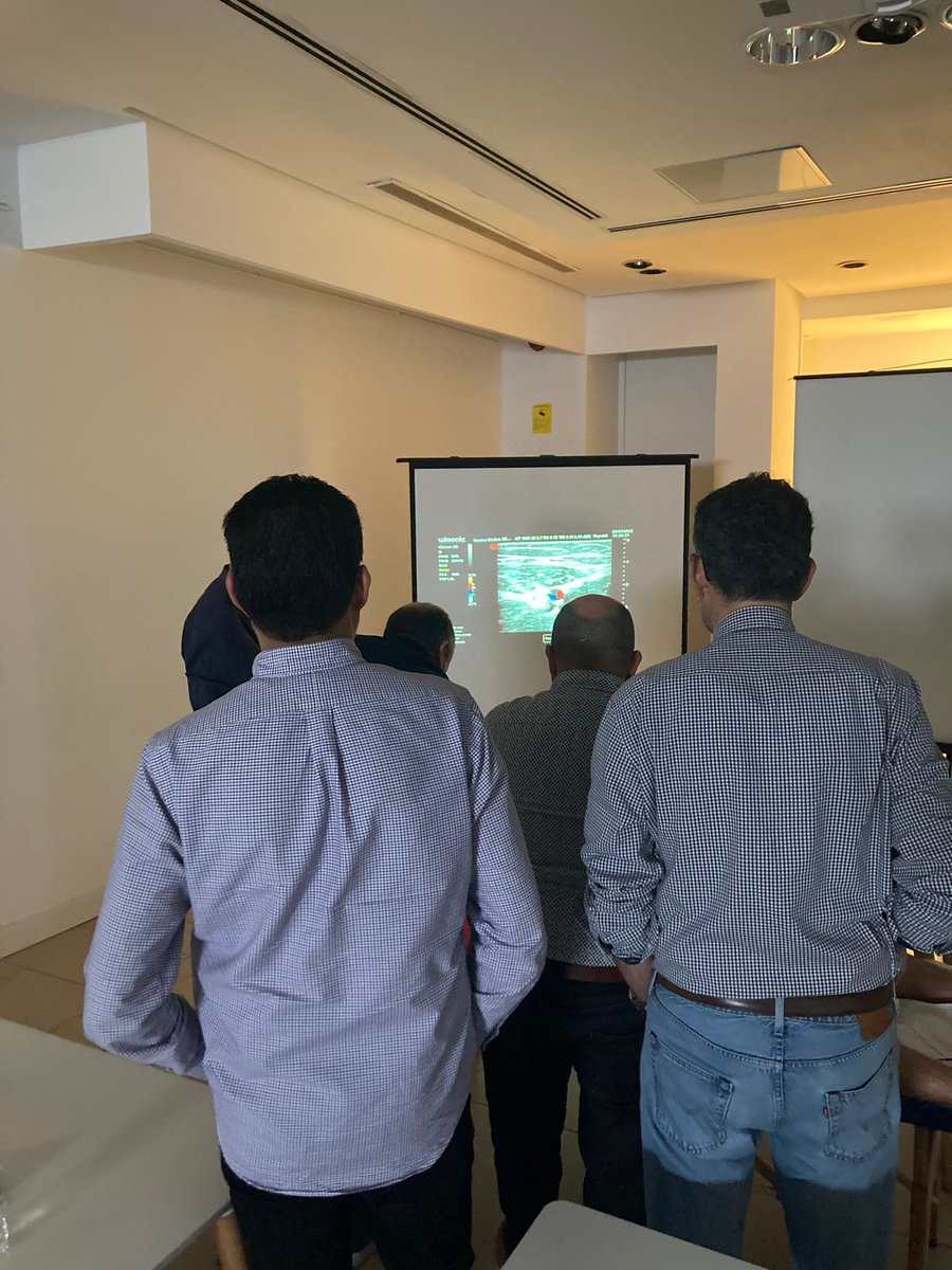 SIEC_ecografia's tweet photo. Os compartimos fotos del curso de iniciación en ecografía cardiovascular impartido por el Dr. @AGarcia_Moreno.
Si estás interesado en formarte en ecografía, ¡no dudes en ver en nuestra web (https://t.co/eUFPs3rE4k) más cursos! | #Ecografía https://t.co/ttfSYuCKex