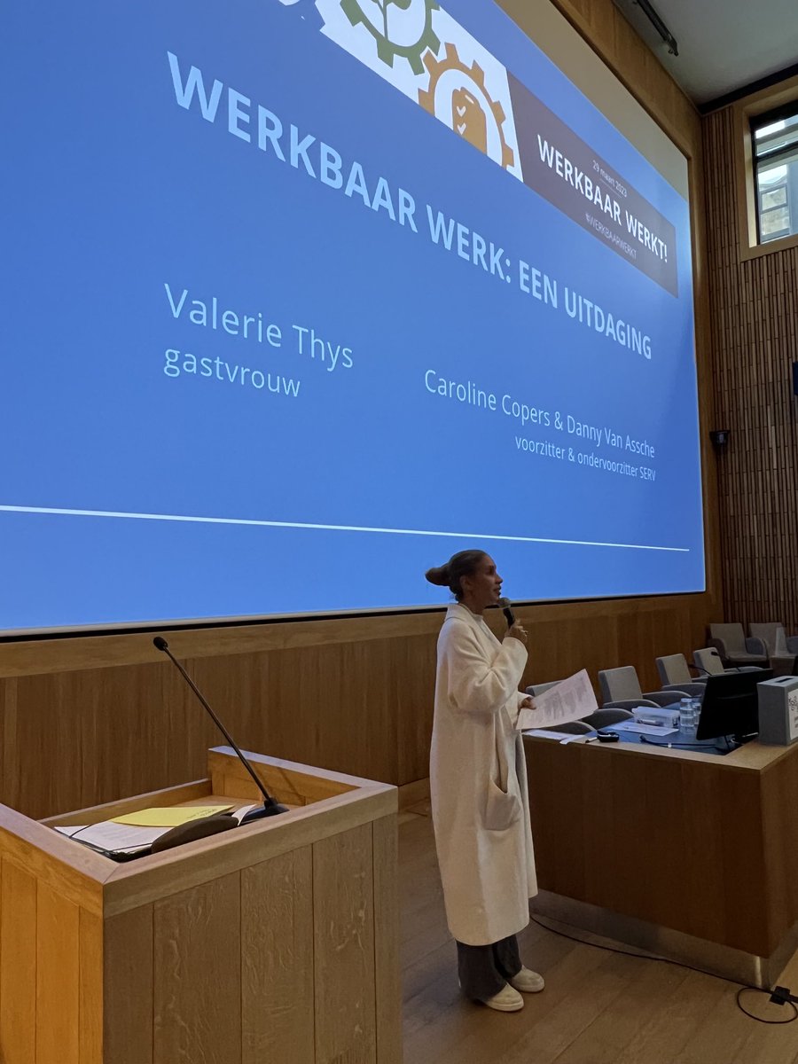 S_E_R_V's tweet photo. Ruim 250 deelnemers uit HR, preventiediensten, sectorfondsen …verzamelen vandaag op het event #werkbaarwerkt voor kennisuitwisseling en netwerken. Oa minister ⁦@jobrouns1⁩ onderstreepte het belang van preventie om mensen duurzaam aan de slag te houden https://t.co/ukgn82ljV8