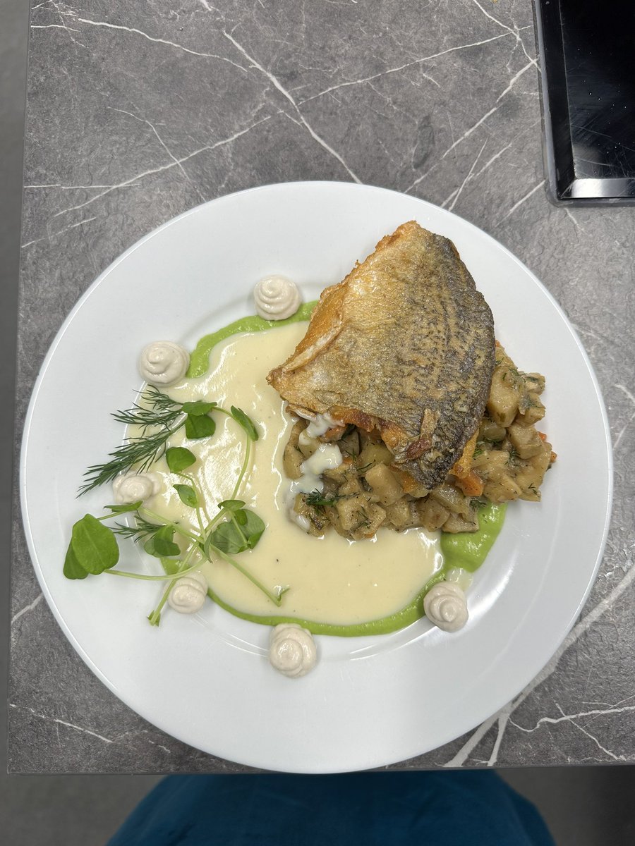 Fiona_Hamilton_'s tweet image. If you get a chance check out the brilliant @BtnKitchen and their programme of chef masterclasses. Alex from @NostosHove put us to the test last night. Great fun