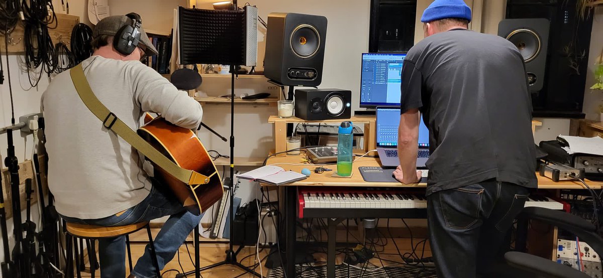 danwhitehouse4's tweet photo. Had a fun evening in the studio working with Via Holland on their new EP! 

You can follow the studio @remote_north on here and Instagram https://t.co/x46bc74Mw3