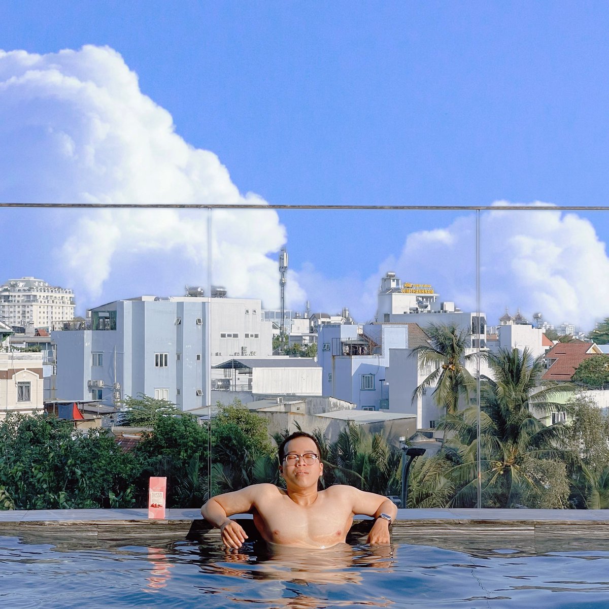 Giang2509's tweet photo. Quá nắng cho cái thời tiết Sài Gòn hiện giờ 🥵
#gay #lgbt #saigon #vietnamese #hot #summer #sohot https://t.co/Ko6EbkfAb5
