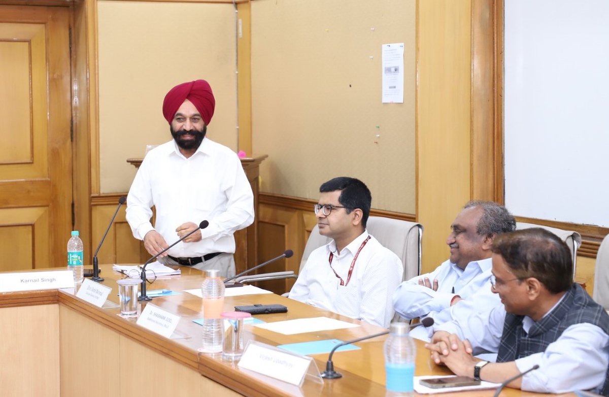 cpdtnbwed's tweet photo. Concluding the joint workshop organized by @ILONewDelhi &amp; @dtnbwed,  Sri Shashank Goel (Add. Sec., @LabourMinistry) asked both the organizations to forge a long-term partnership in the area of worker education, skill, OSH &amp; social security.
#decentwork https://t.co/zpiUeMPeUN