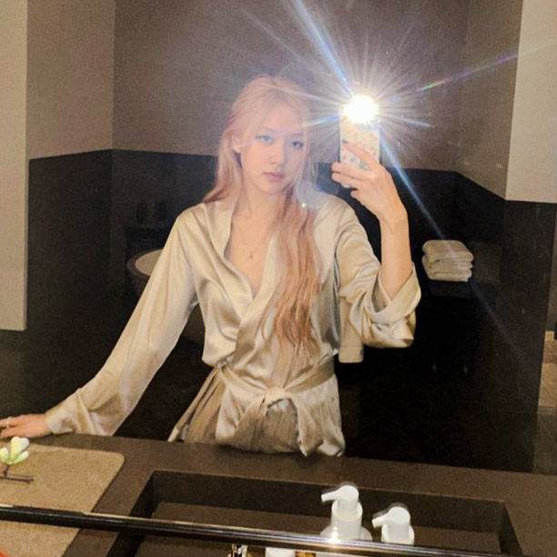 rosé tiny tweet media