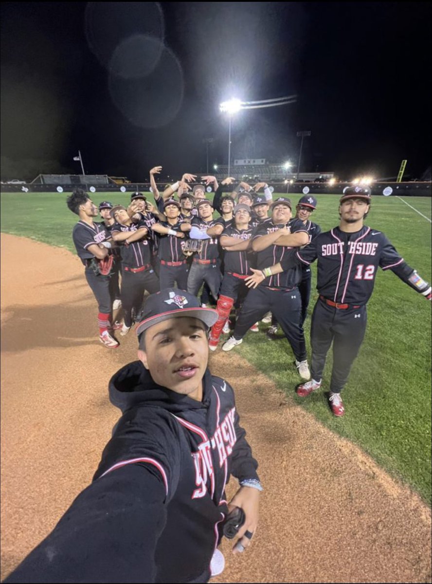 A huge win tonight by this group of young men over Medina Valley 4-3! What a team effort! <a href="/baller_luke1/">Luke</a> <a href="/jacobtheok/">Jacobtheok</a> <a href="/aidengarcia__/">Aiden Garcia</a> <a href="/Rynobsb15/">Ryno</a> <a href="/AaronAb07006732/">Aaron_Abrego</a> @Eddie_villazana @LopezOliver03 <a href="/jake_montoya124/">Jake</a> <a href="/trr3yy/">Trey Gonzalez</a>