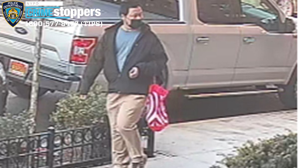 NYPDTips's tweet photo. ￼🚨WANTED￼🚨 for an Assault in front of 142-18 38th Ave #Queens @NYPD109pct  on 3/26/23@4:30 P.M. The individual punched the 71-year-old victim in the neck, causing him to fall to the ground.￼💰Reward up to $3500 Know who he is?￼📲Call 1-800-577-TIPS Calls are CONFIDENTIAL! https://t.co/tdS6HLJWoR
