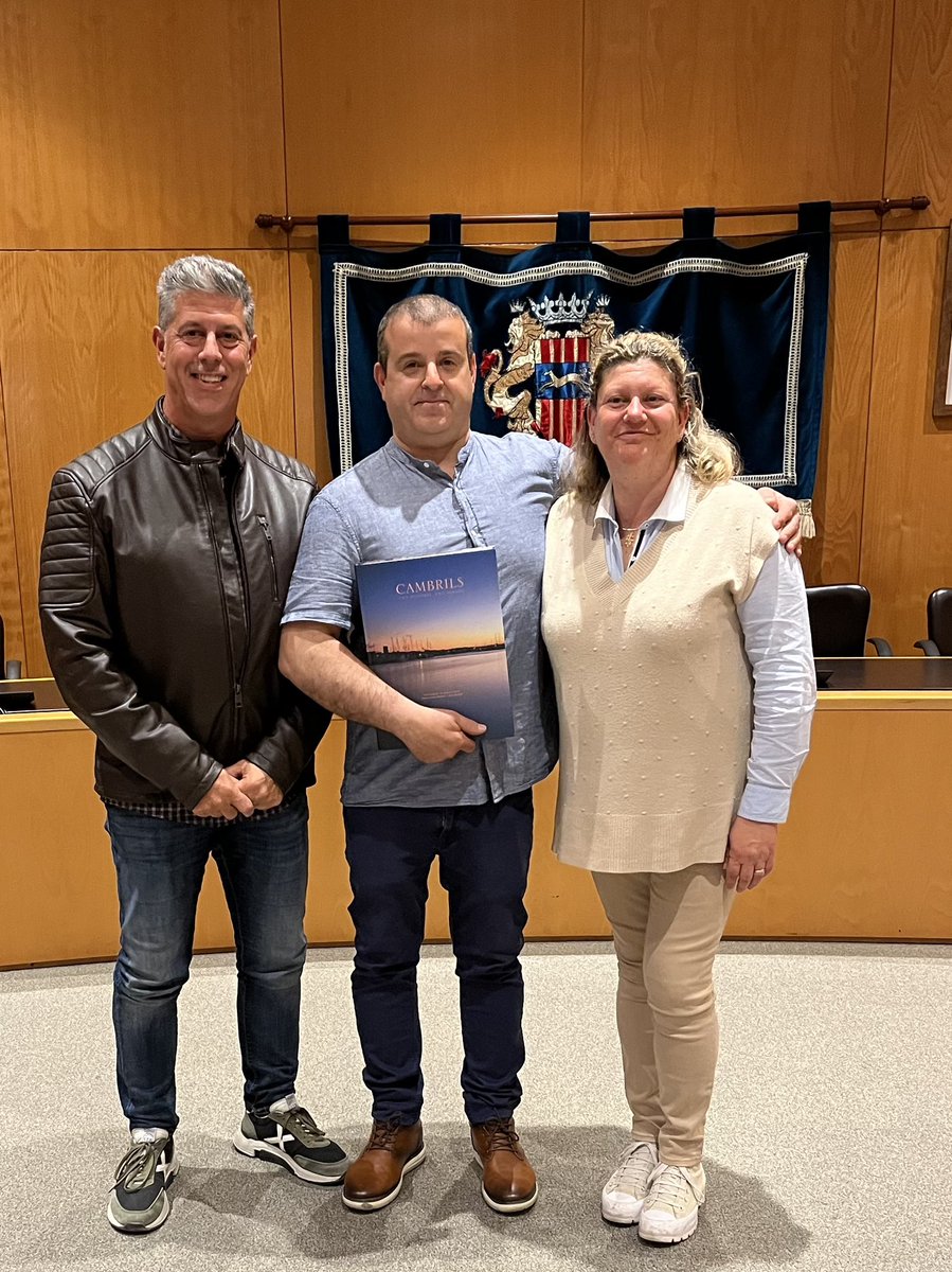 lluisabella's tweet image. Acompanyant al Club de #Muaythai i #Boxa de #Cambrils a la recepció que li hem ofert a @ajcambrils . Un dels clubs que darrerament ha crescut més en nombre d’esportistes. Enhorabona a tots i sobretot al seu President, el Salvador Gaya l’alma màter d’aquest club #esport