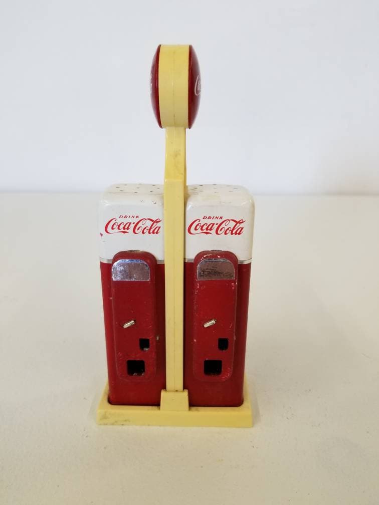 Vintage Coca-Cola Advertising Vendo 44 Salt and Pepper Shakers tuppu.net/4e7bd79a #Etsy #kitchenconnection #VintageTableware